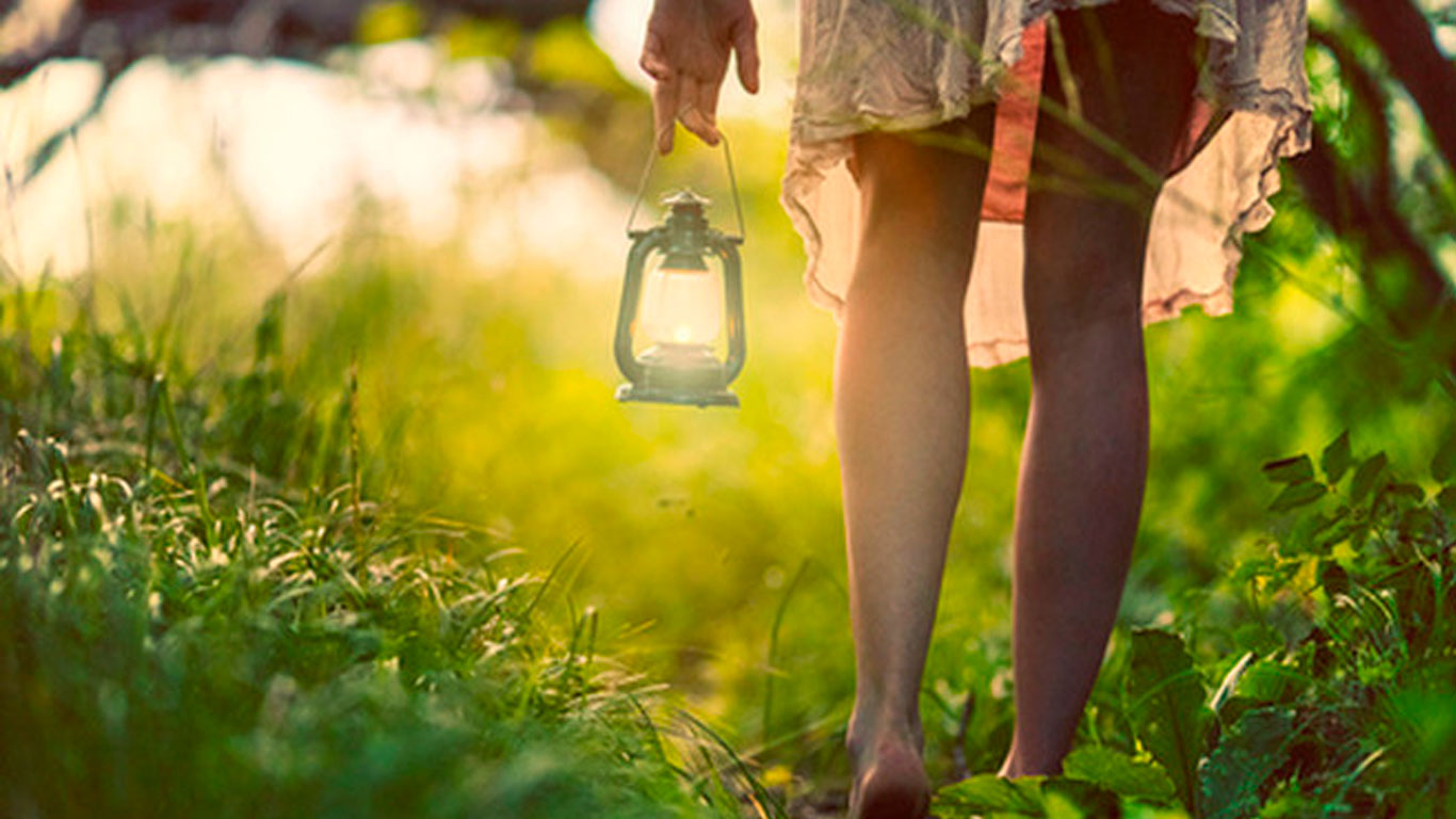 O ceticismo é uma luz na escuridão dos absolutismos. Que a razão e a natureza nos são nossa "doce guia", segundo Montaigne, essa filosofia não nos impede de seguir. Mas entre o atroz e a fantasia de uma perfeita utopia, ela nos conduz pela humanidade.